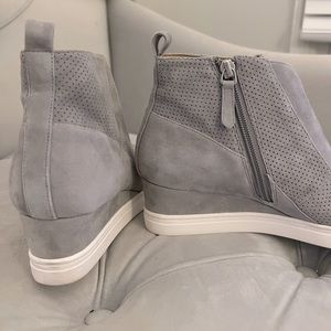Linea Paolo Gray Suede Wedge Sneakers Size 7